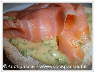 kookpassie.be - Gerookte zalm op toast met vinaigrette - Mosterdhoningsaus