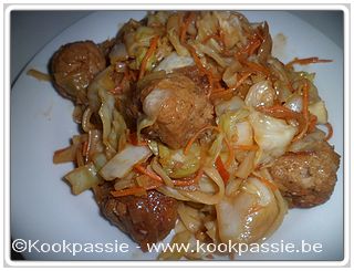 kookpassie.be - Gebakken gehaktbolletjes (eerder gemaakt -> vriezer) met chinese kool, wortel en tagliatelli (2 dagen)