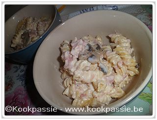 kookpassie.be - Macaroni met kaas, hesp en gebakken champignons
