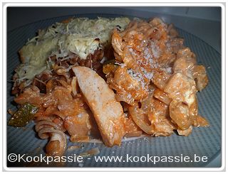 kookpassie.be - Gebakken ui, look, kip, courgette met speltspirelli, bousin light, feta en melk en frito saus (2 dagen)