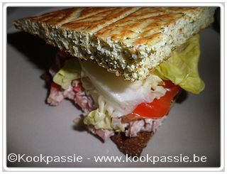 kookpassie.be - Gezond smoske met broccolibrood en tonijnsalade
