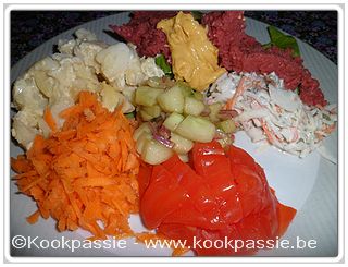 kookpassie.be - Filet Americain met rauwe groenten en aardappelen met light mayo