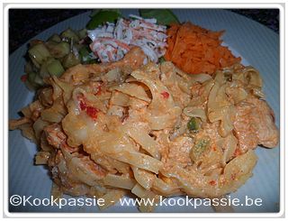 kookpassie.be - Gebakken kalkoengyros met tagliatelli en rauwe groenten